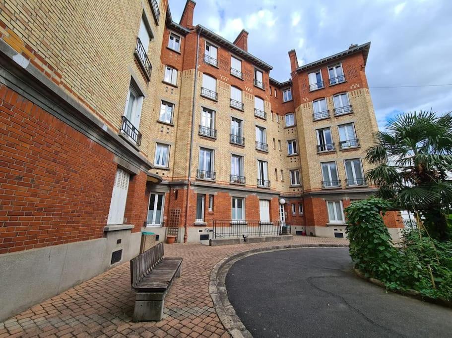 Ferienwohnung Suresnes : 2 Pieces Cosy Exterior foto