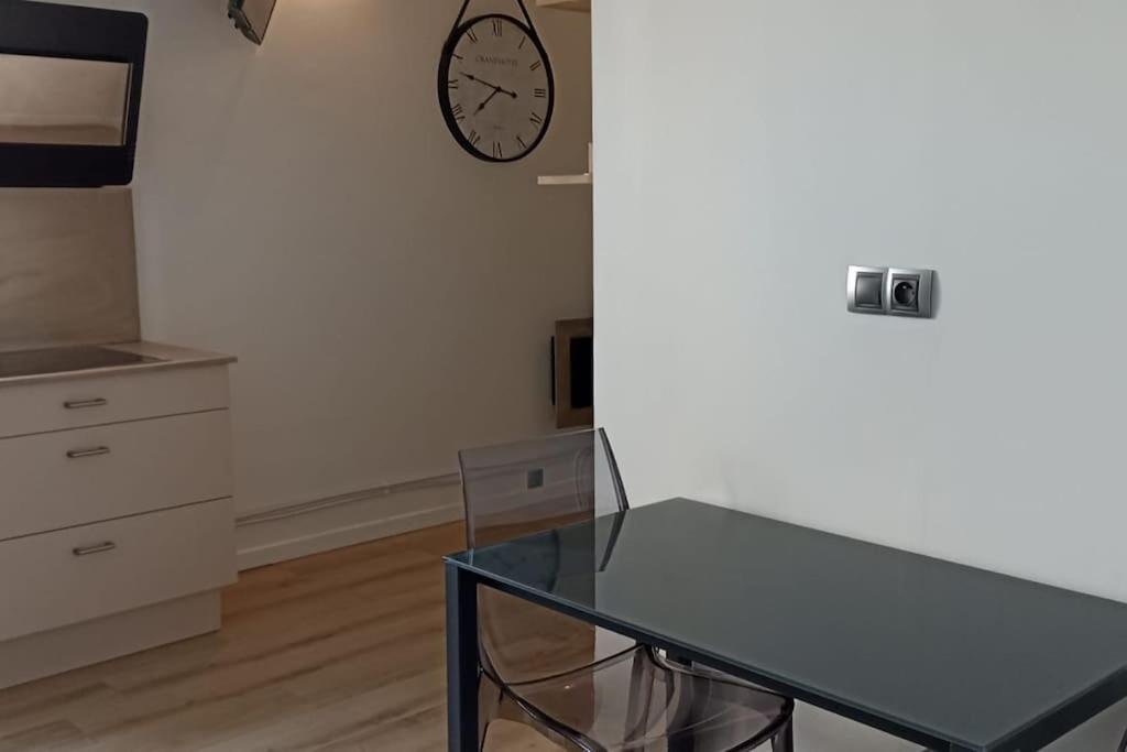 Ferienwohnung Suresnes : 2 Pieces Cosy Exterior foto